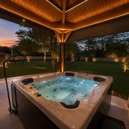 Appartamento House - Jacuzzi, Sauna, Terrace&netflix